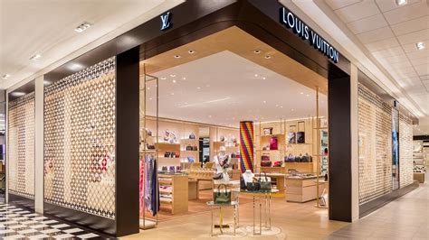 bloomingdales nyc louis vuitton|Louis Vuitton 59th street.